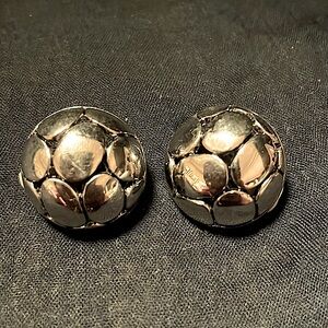 Round vintage, silver toned clip on earrings with padding. DISCOUNT in listing!